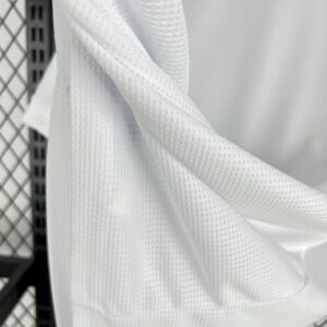Camiseta Colo Colo 2025/26 Aniversario - detalle escudo
