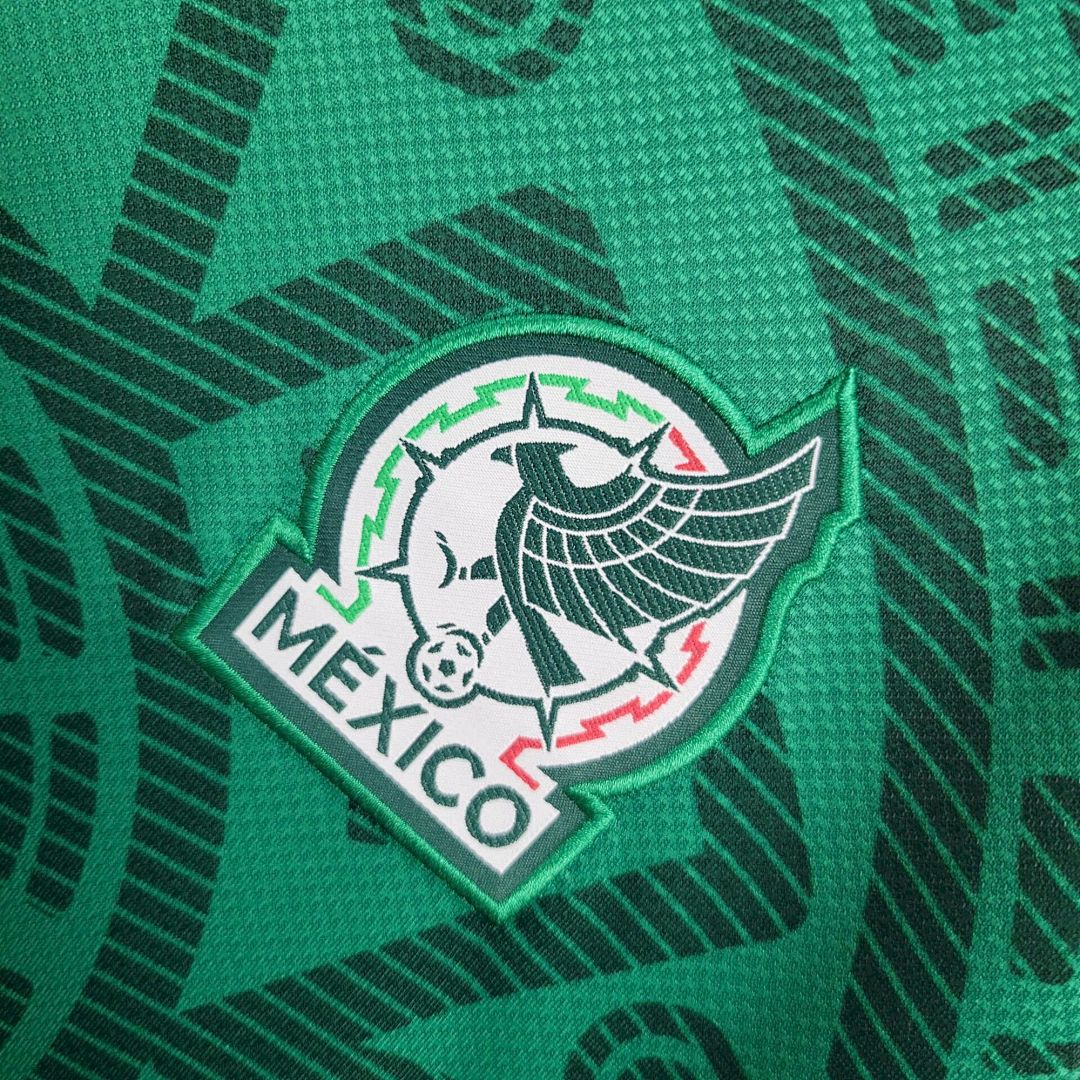Camiseta Mexico 2026 Local Mujer - detalle escudo