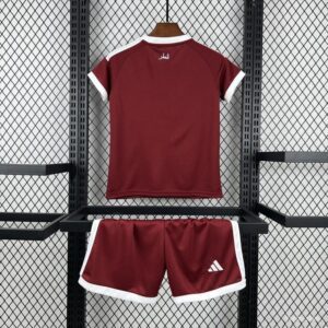 Camiseta Qatar 2026 Local - detalle escudo