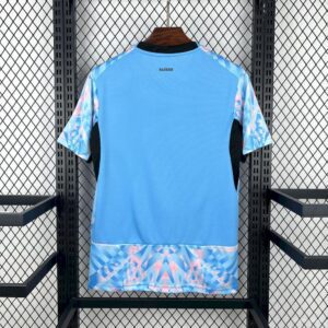 Camiseta Suiza Mundial 2026 Local - detalle escudo SFV y logo Puma
