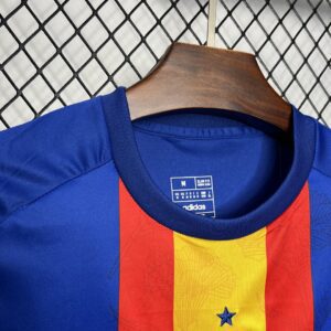Camiseta España 2024/25 Pre-partido - detalle escudo