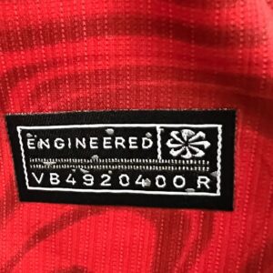 Camiseta Turquía 2026 Visita Niño - detalle del escudo y logo Nike