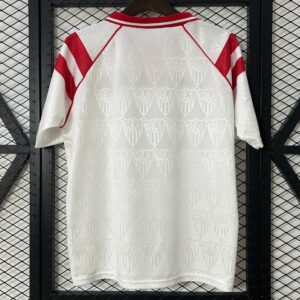 Camiseta Sevilla Local - detalle escudo