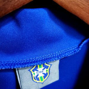 Camiseta Brasil 1957 Retro Visita - detalle escudo