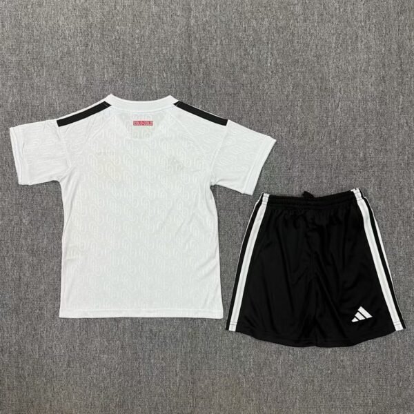 Camiseta Colo Colo 2026/27 Local Niño - detalle escudo