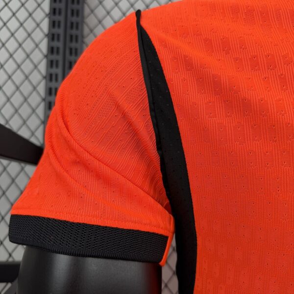 Camiseta Países Bajos 2026 Local Manga Larga - detalle escudo