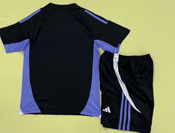 Conjunto de Entrenamiento Colo Colo 2025/2026 Niño - detalle escudo