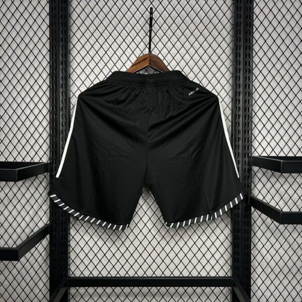 Short Colo Colo 2024/25 Local - detalle escudo