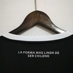 Camiseta Colo-Colo 2022/23 Visita Mujer - detalle escudo