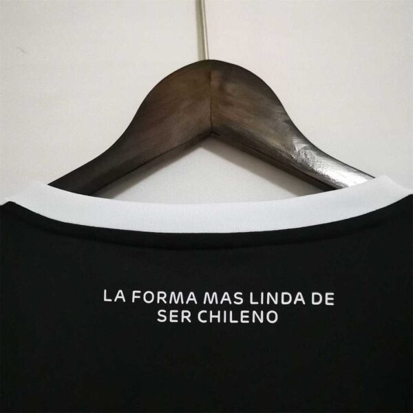 Camiseta Colo-Colo 2022/23 Visita Mujer - detalle escudo