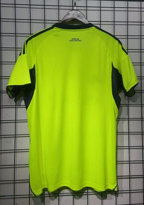 Camiseta Universidad de Chile 2025/26 Tercera - detalle escudo