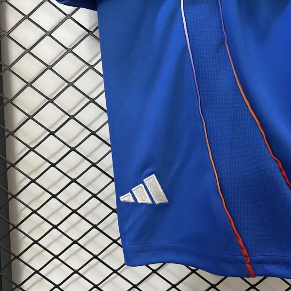 Camiseta Universidad de Chile 2025/26 Local Niño - detalle escudo
