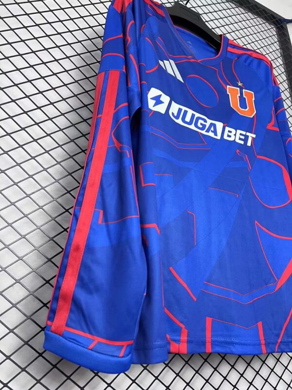 Camiseta Universidad de Chile 2026/27 Manga Larga Local - detalle escudo