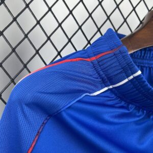 Short Universidad de Chile 2025/26 Local - detalle escudo