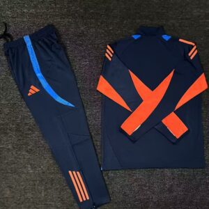 Conjunto de Entrenamiento Universidad de Chile 2025/2026 - detalle escudo pantalón
