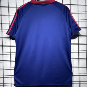 Camiseta Universidad de Chile 2026/2027 Leisure Edition - detalle escudo