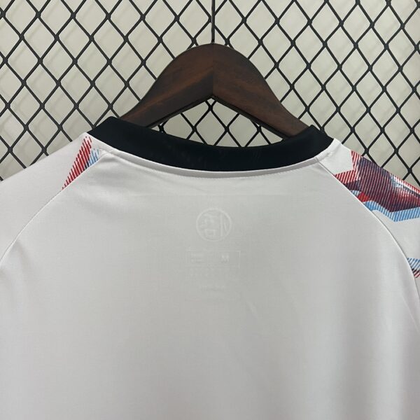 Camiseta Japón 2024 Edición Especial - detalle escudo JFA