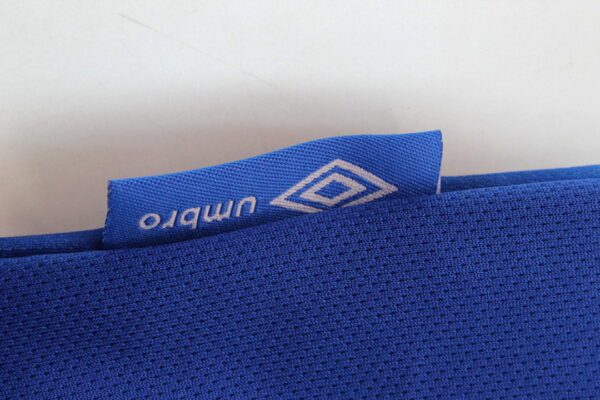 Camiseta Nacional de Montevideo 2024/25 Local - detalle escudo