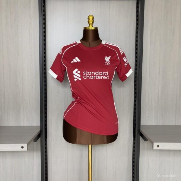 Camiseta Liverpool 2024/25 Local Mujer - detalle escudo