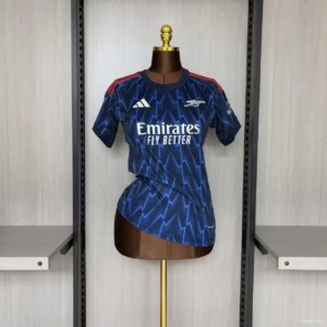 Camiseta Arsenal 2023/24 Visita Mujer - detalle escudo