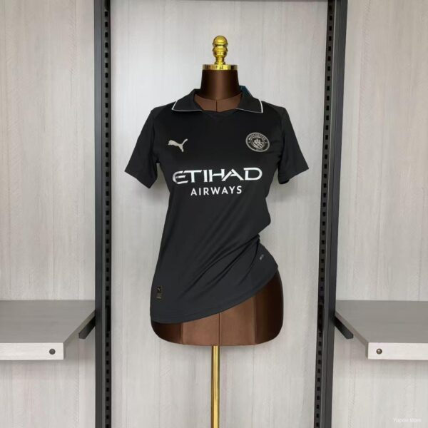 Camiseta Manchester City 2023/24 Local Mujer - detalle escudo