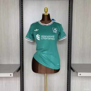 Camiseta Liverpool FC Visita Mujer - detalle del logo Adidas Trefoil