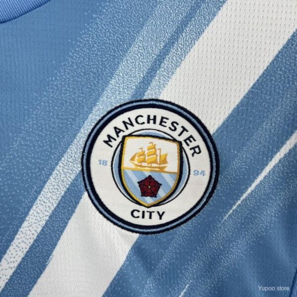 Camiseta Manchester City 2023/24 Local Mujer - detalle escudo