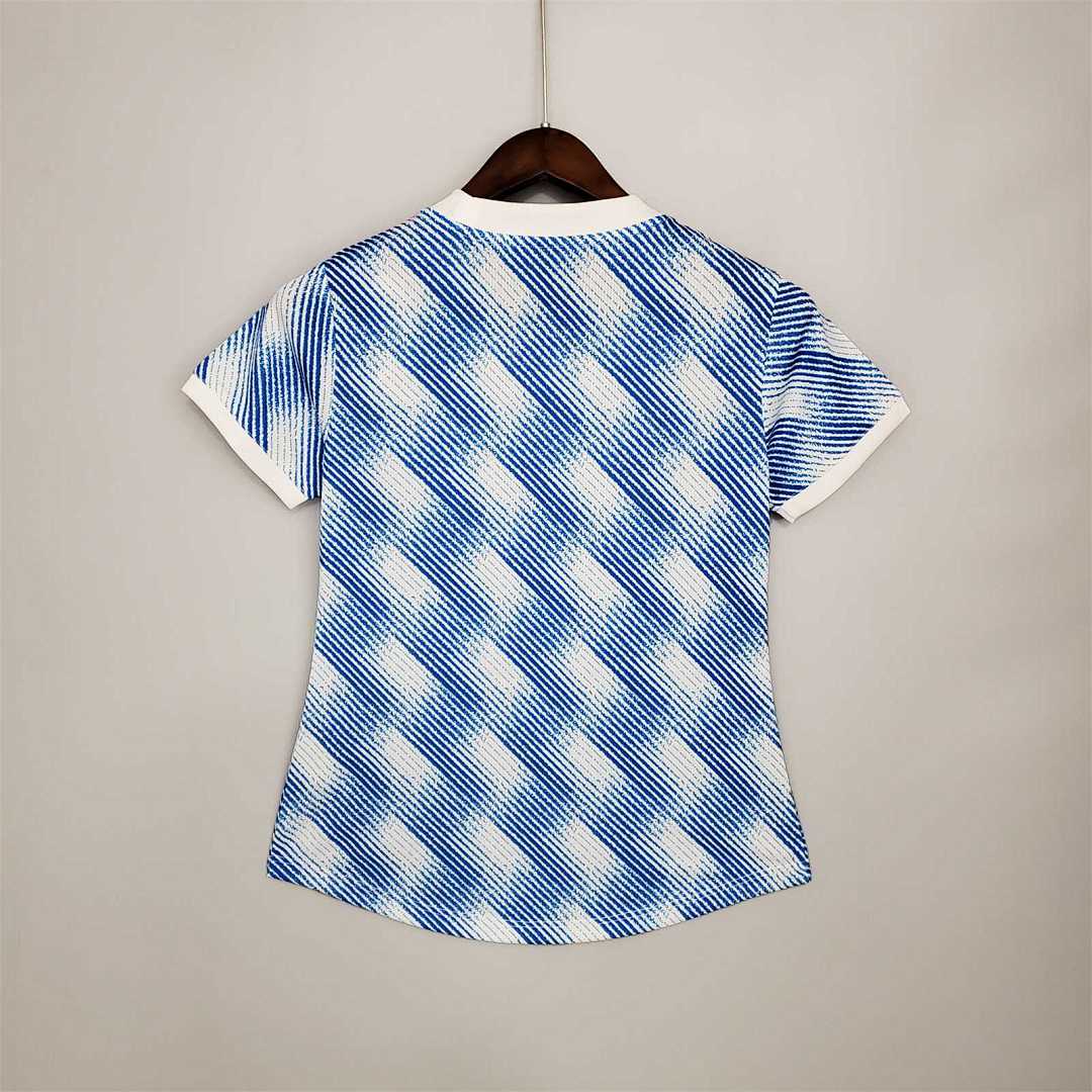 Camiseta Manchester United 2021/22 Visita Mujer - detalle escudo del club