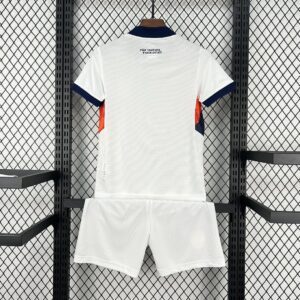 Camiseta Ecuador 2026 Local Nino - detalle escudo