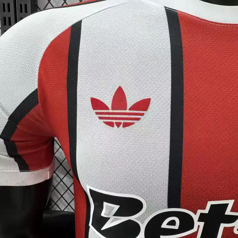 Camiseta River Plate 2026/2027 Especial Version Jugador - detalle escudo