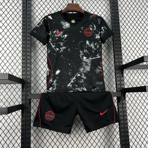 Camiseta Canada 2026 Local Nino - detalle escudo