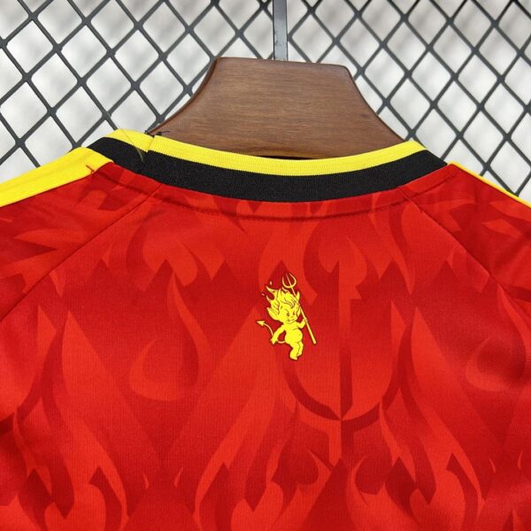 Camiseta Bélgica 2026 Local Niño - detalle escudo