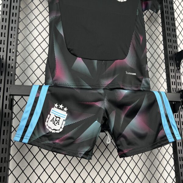 Camiseta Argentina 2026 Visita Nino - detalle escudo