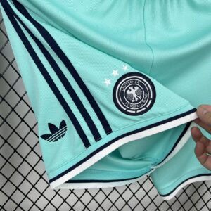 Shorts Alemania Mundial 2026 Local - detalle del logo Adidas Trefoil