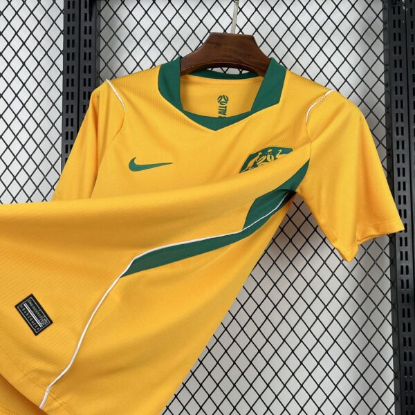 Camiseta Australia 2026 Local - detalle cuello y escudo