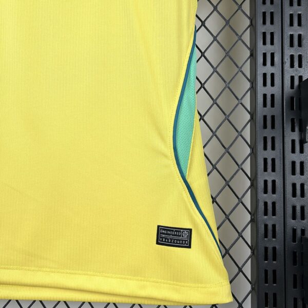 Camiseta Brasil 2026 Local - detalle escudo