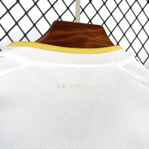 Camiseta Venezuela 2026 Alternativa Mujer - detalle escudo Adidas