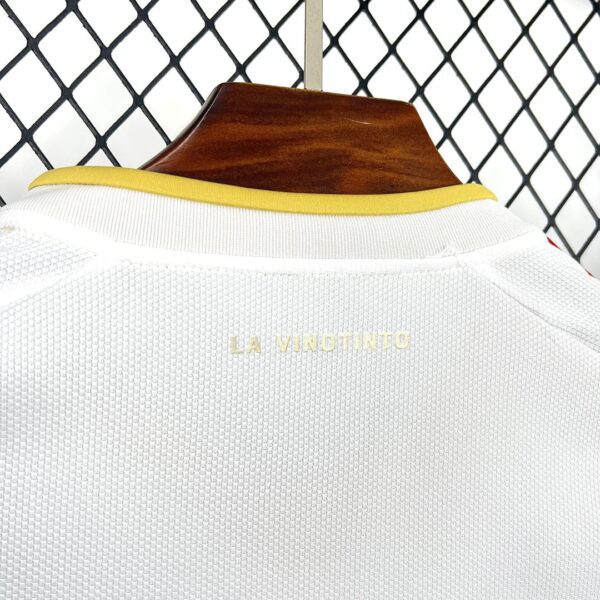 Camiseta Venezuela 2026 Alternativa Mujer - detalle escudo Adidas