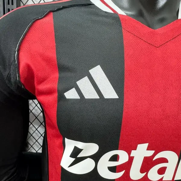 Camiseta River Plate 2025/26 Visita Manga Larga - detalle escudo