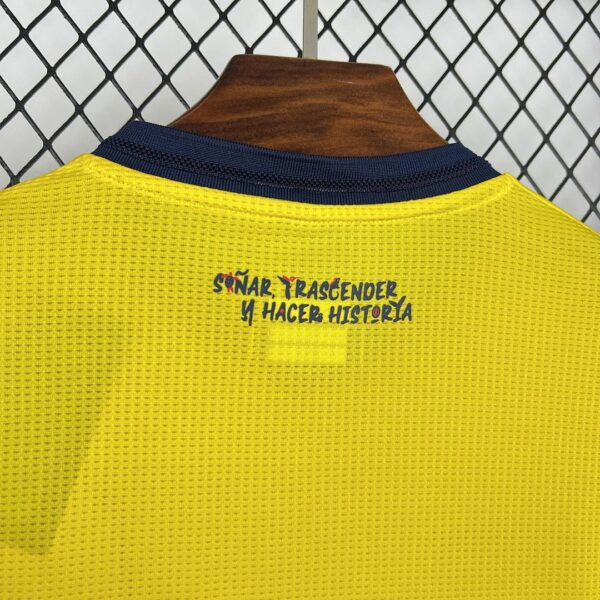 Camiseta Ecuador 2026 Tercera - detalle escudo