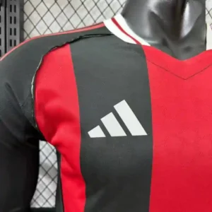 Camiseta River Plate 2025/2026 Visita Manga Larga Version Jugador - detalle escudo