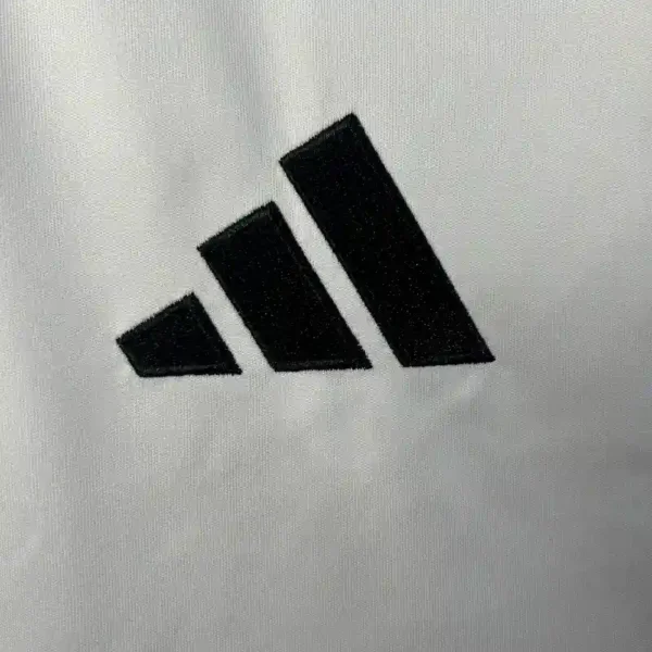 Camiseta River Plate 2025/26 Local - detalle cuello y escudo