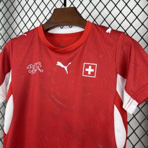 Camiseta Suiza 2026 Local - detalle del logo Puma