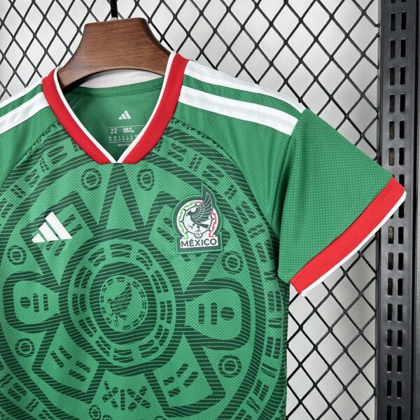 Camiseta Mexico 2026 Local Nino - detalle escudo