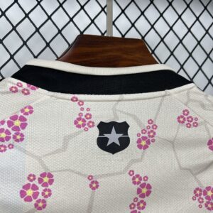 Camiseta Chile 2026 Visita - detalle patrón floral