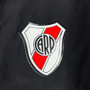 Camiseta River Plate 23-24 Reversible - detalle logo Adidas