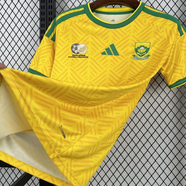Camiseta Sudafrica 2026 Local - detalle del logo Adidas