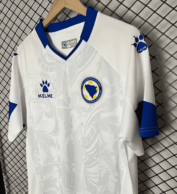 Camiseta Bosnia y Herzegovina 2026 Visita - detalle manga y hombro
