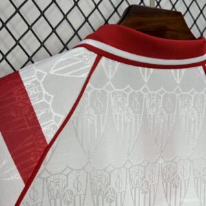 Camiseta Sevilla Local - detalle cuello y hombro