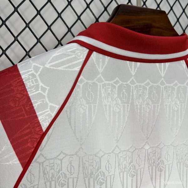 Camiseta Sevilla Local - detalle cuello y hombro